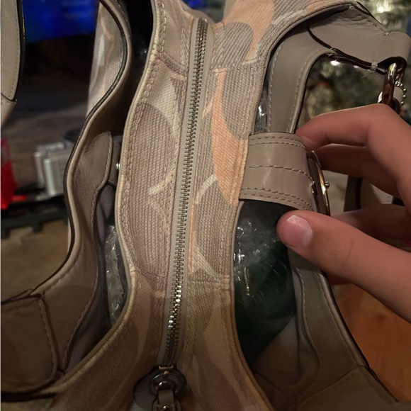 Soho Coach Gray and Cream soho bag - Picture 8 of 13